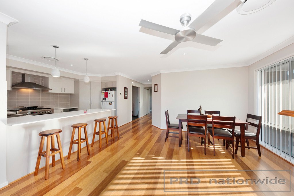 18 Bowerbird Close ABERGLASSLYN 4