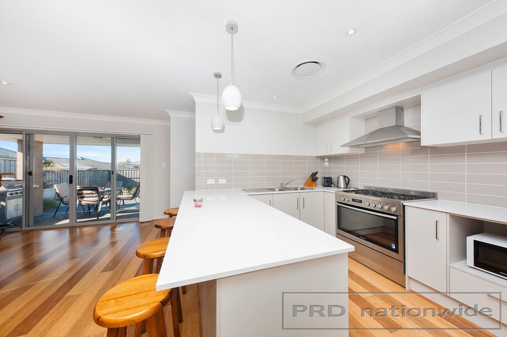 18 Bowerbird Close ABERGLASSLYN 8