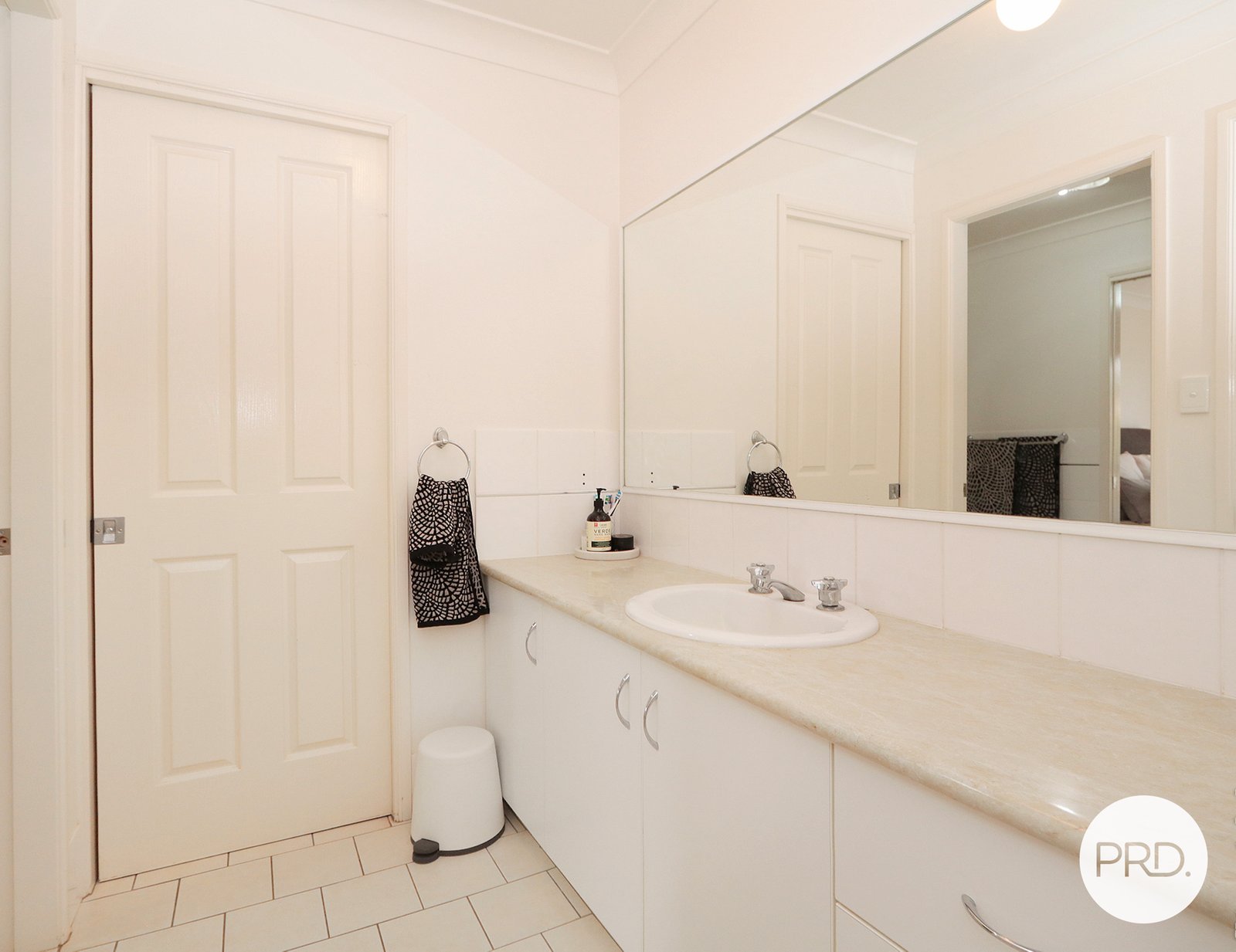 1/8 Bradfield Place LLOYD 5