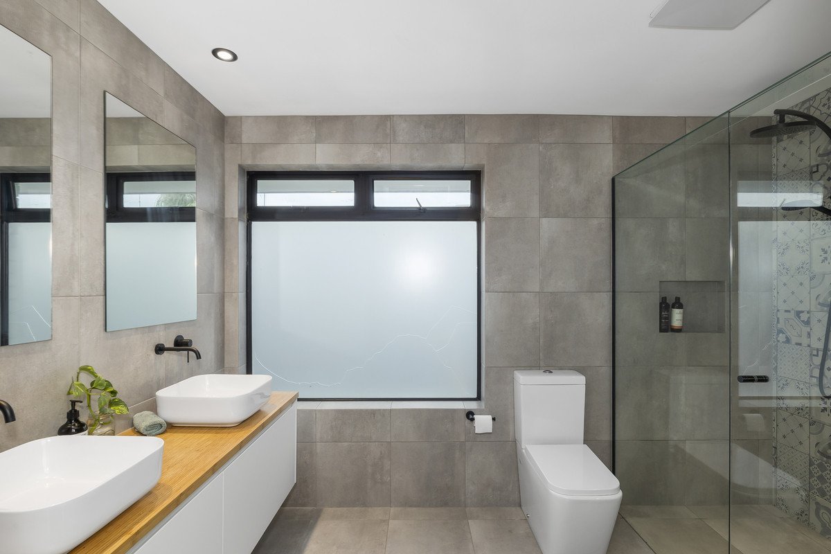 18 Bradley Avenue MIAMI 7