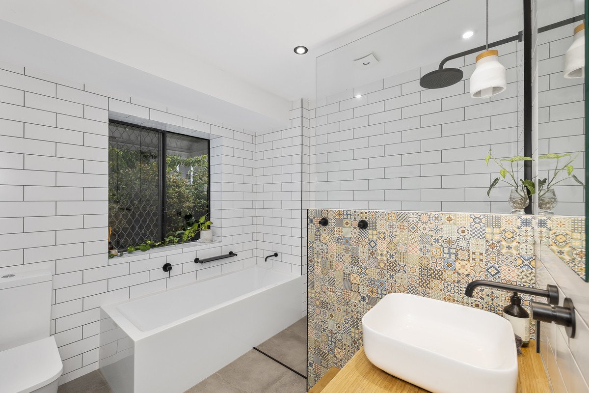 18 Bradley Avenue MIAMI 10