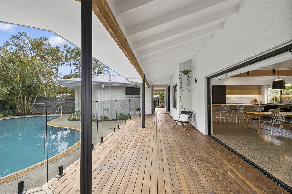 18 Bradley Avenue MIAMI 11