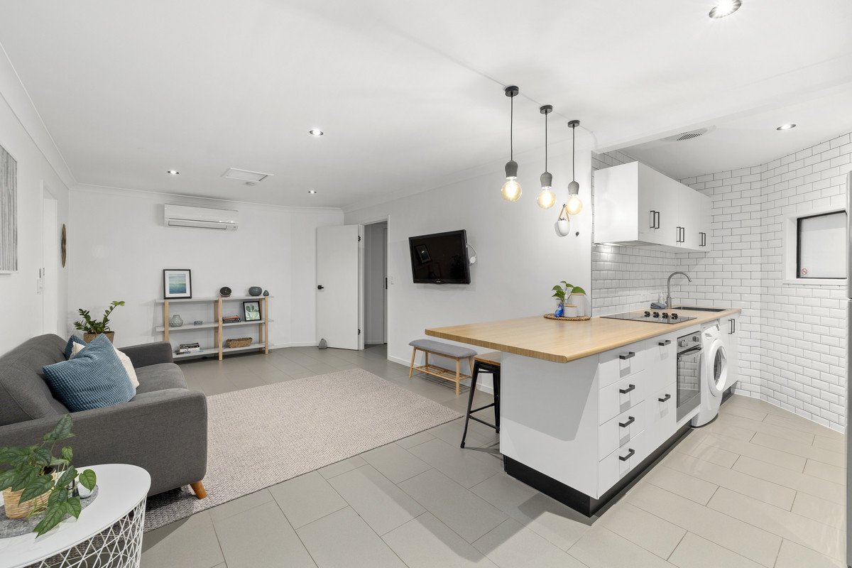 18 Bradley Avenue MIAMI 14