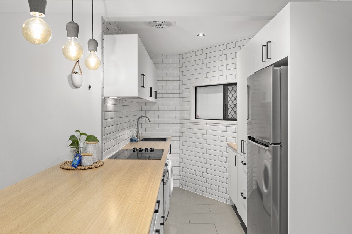 18 Bradley Avenue MIAMI 15