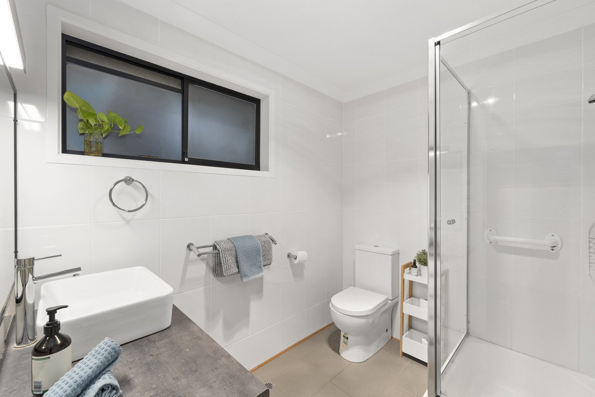 18 Bradley Avenue MIAMI 18