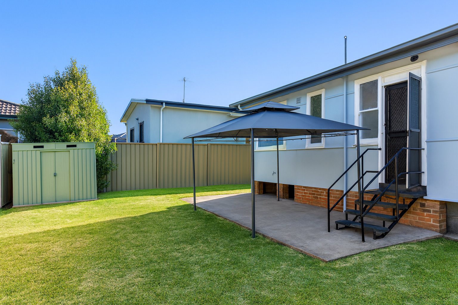 18 Brain Avenue LURNEA 8