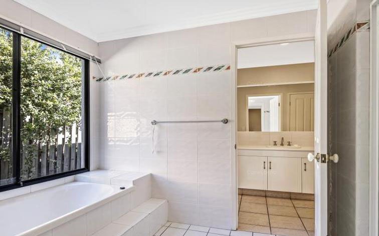 18 Breynia Court ELANORA 9