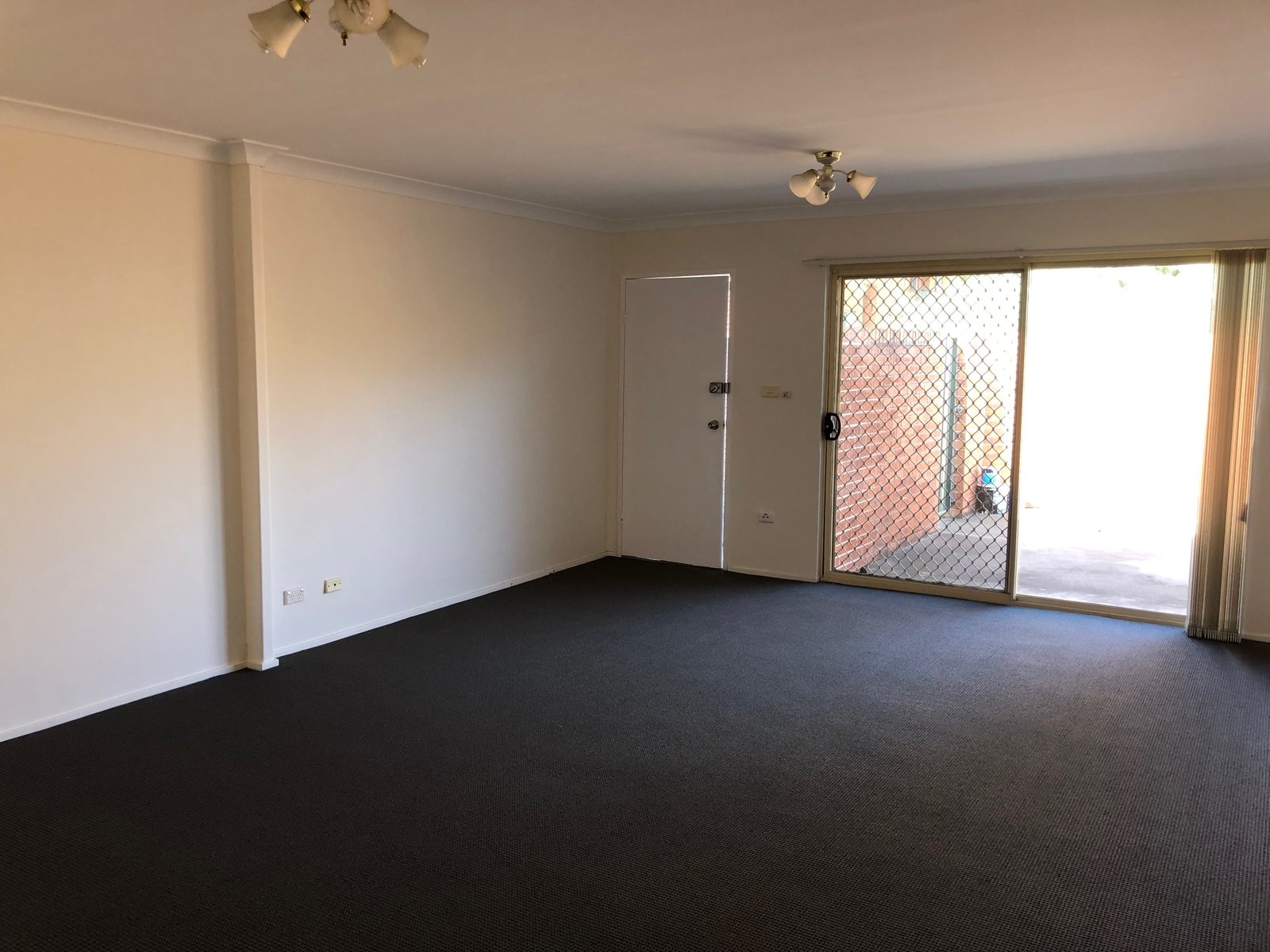 1/8 Bringelly Road KINGSWOOD 6