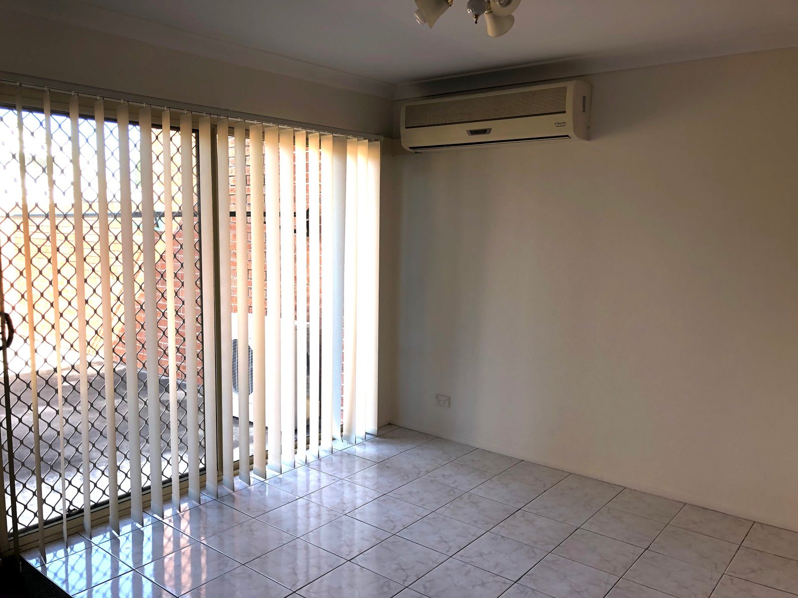 1/8 Bringelly Road KINGSWOOD 7