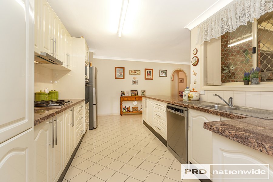 18 Bryan Street TAMWORTH 11