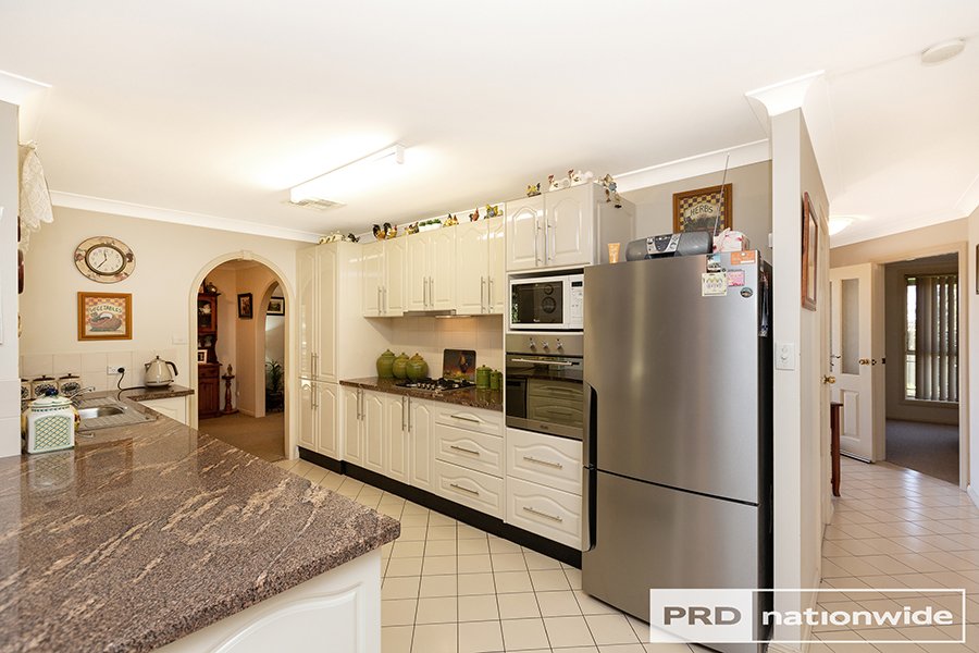 18 Bryan Street TAMWORTH 12