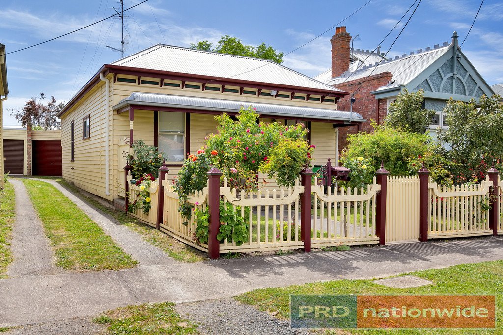 18 Burnbank Street LAKE WENDOUREE 1