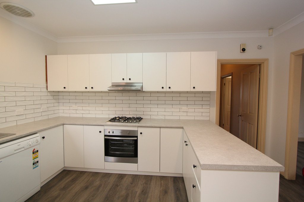 18 Burnbank Street LAKE WENDOUREE 2