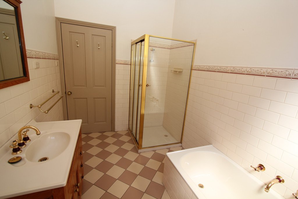 18 Burnbank Street LAKE WENDOUREE 8