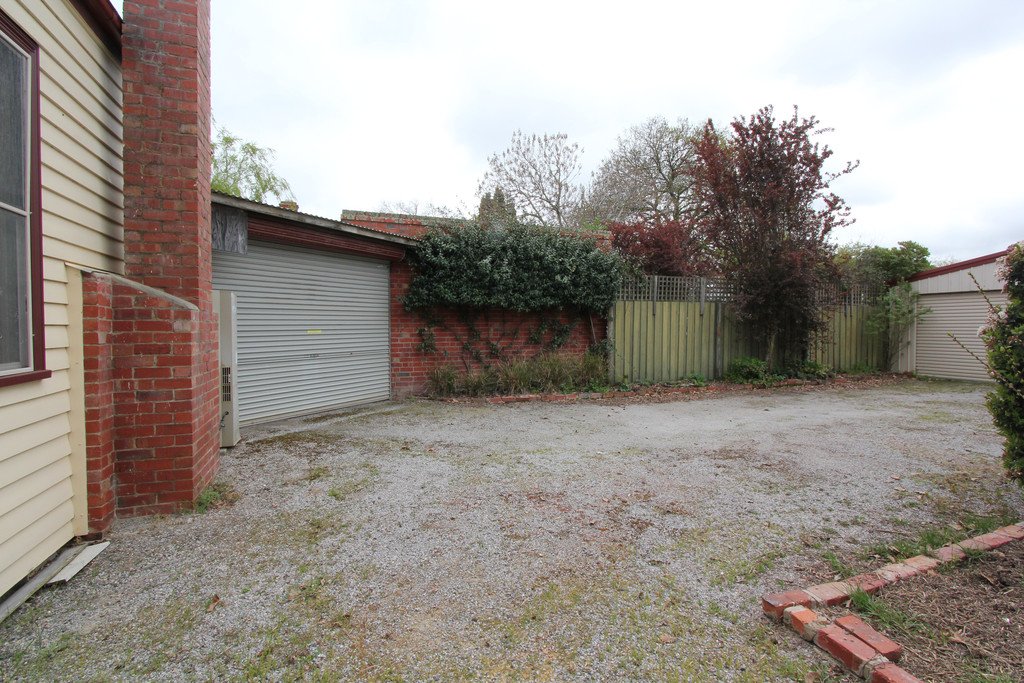 18 Burnbank Street LAKE WENDOUREE 10