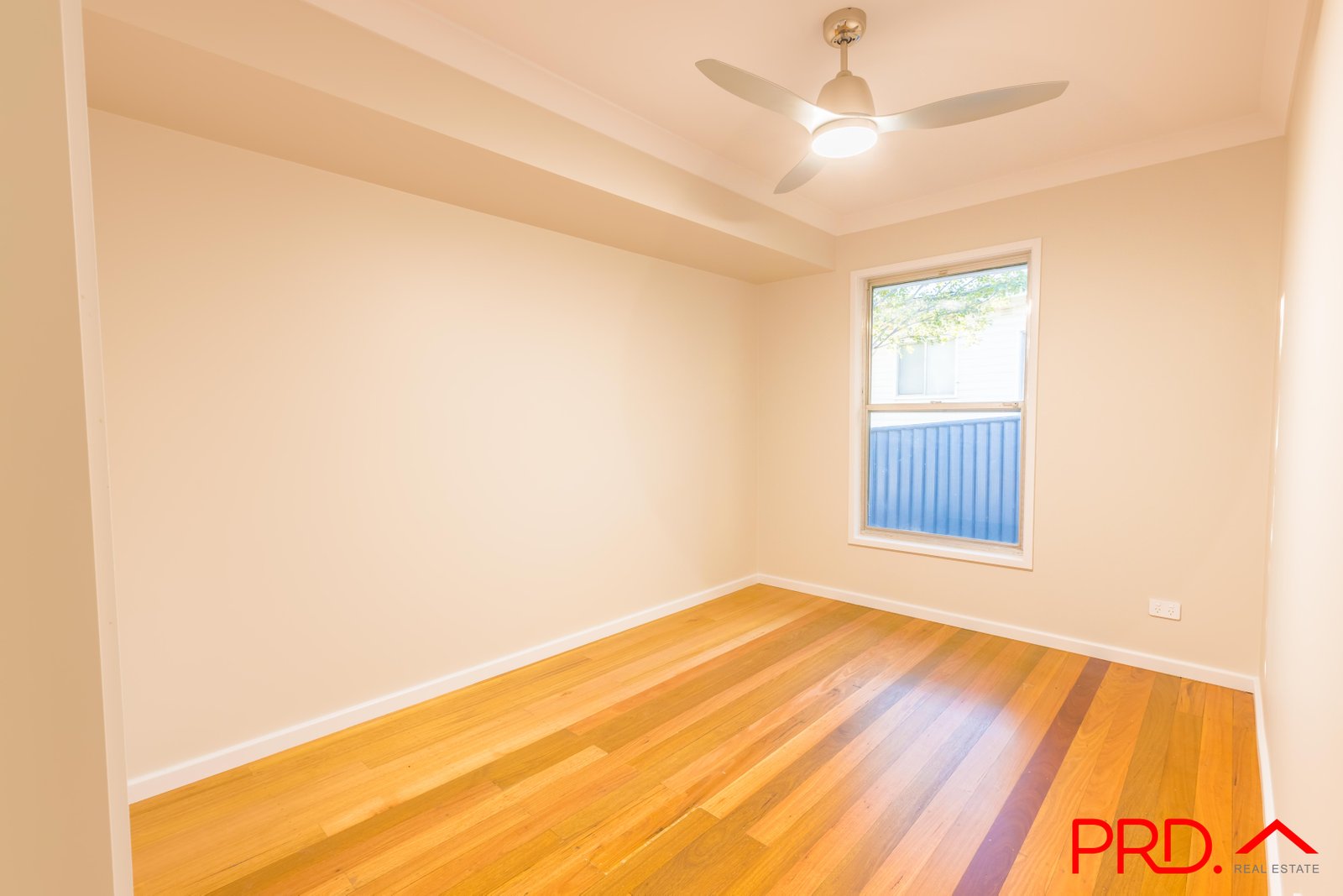 18 Bushland Avenue TAMWORTH 11