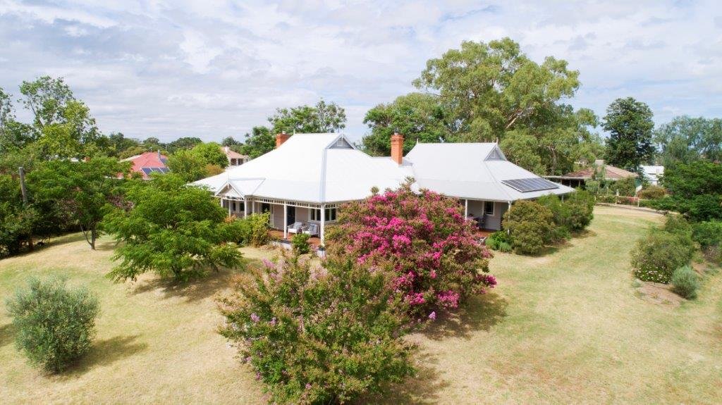 18 Caermarthen Street MANILLA 4