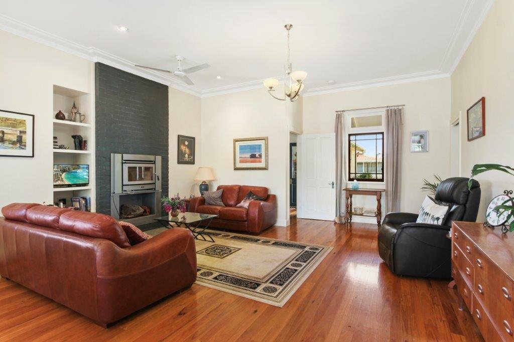 18 Caermarthen Street MANILLA 6