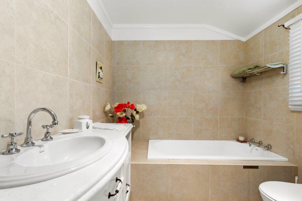 18 Caermarthen Street MANILLA 7