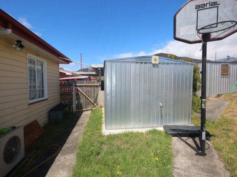 18 Carcoola Street CHIGWELL 9