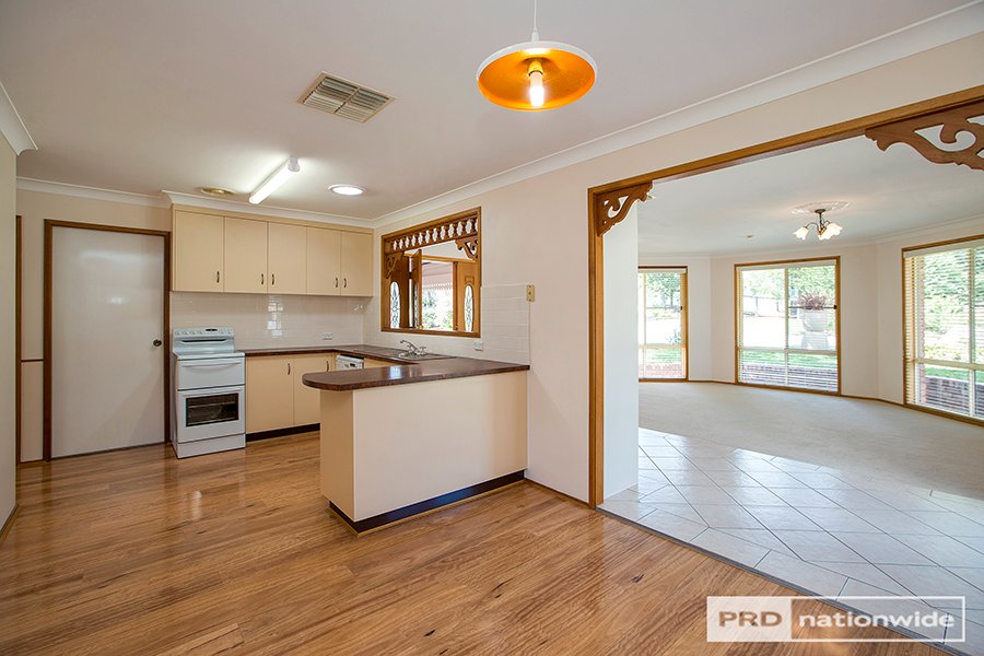 18 Carey Place TAMWORTH 4