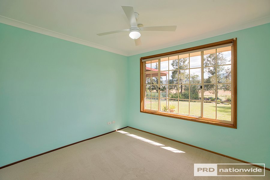 18 Carey Place TAMWORTH 10