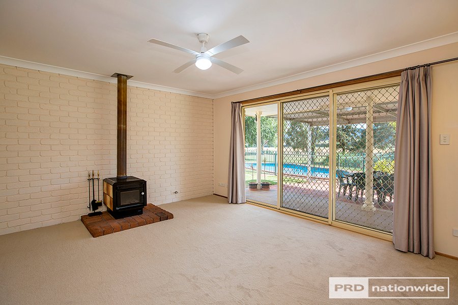 18 Carey Place TAMWORTH 12