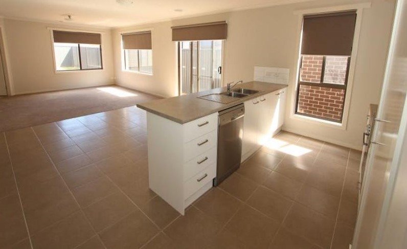 Gallery: 1/8 Carmichael Court