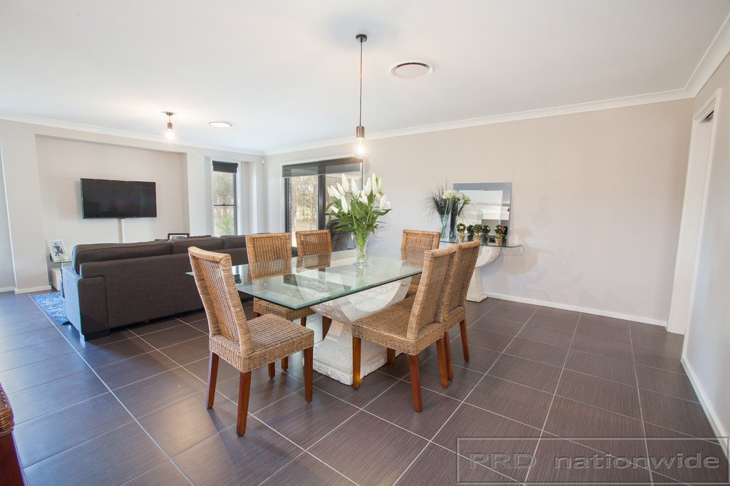 18 Carnival Close WINDELLA 8