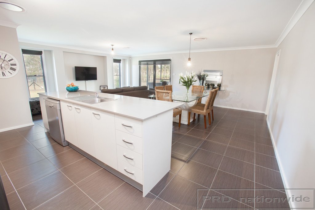 18 Carnival Close WINDELLA 13