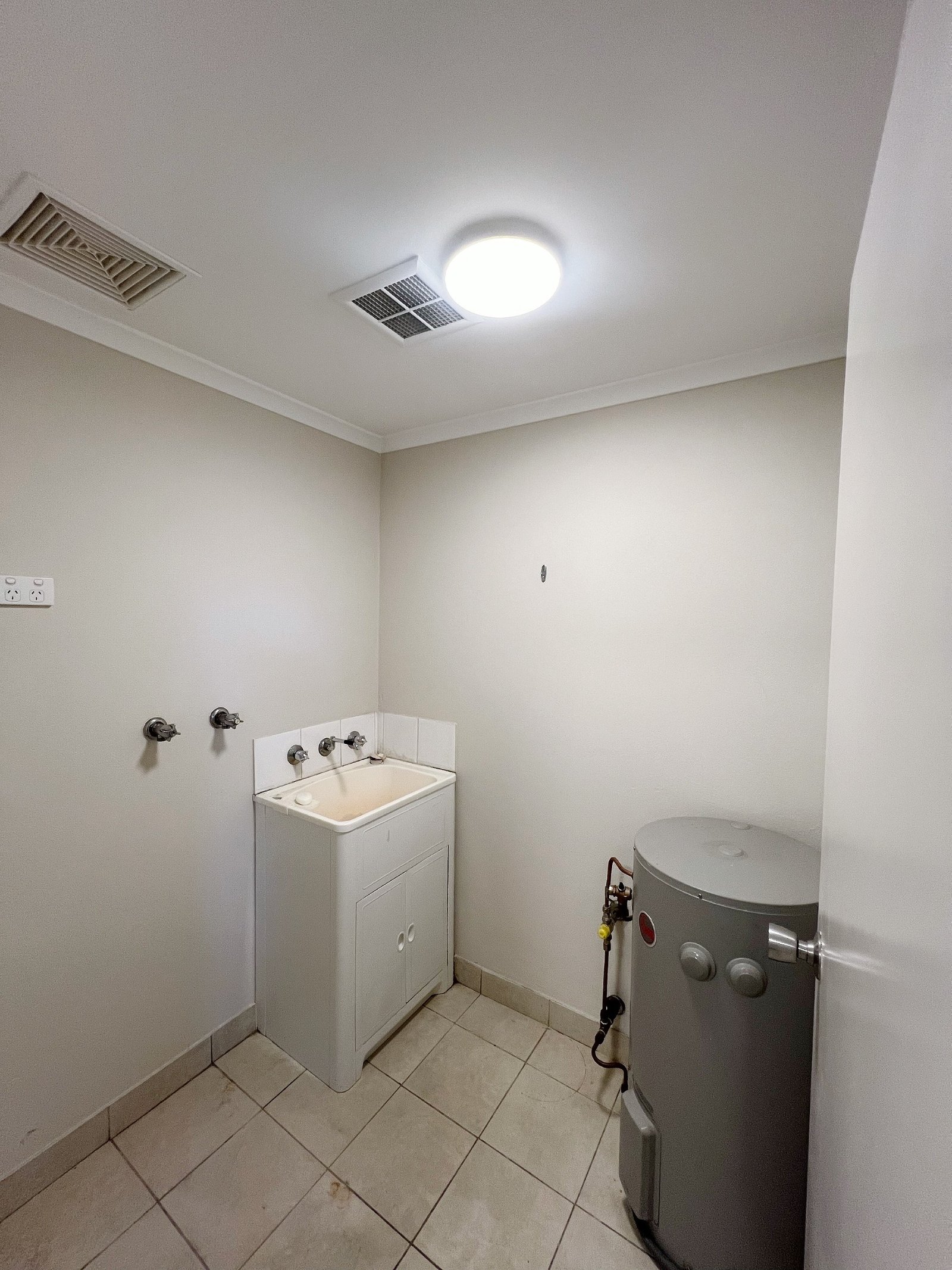 1/8 Castlereagh Street LIVERPOOL 11