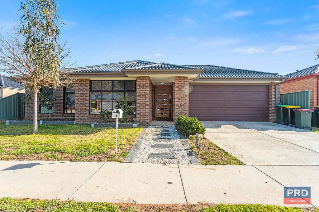 18 Caulfield Drive ASCOT 1