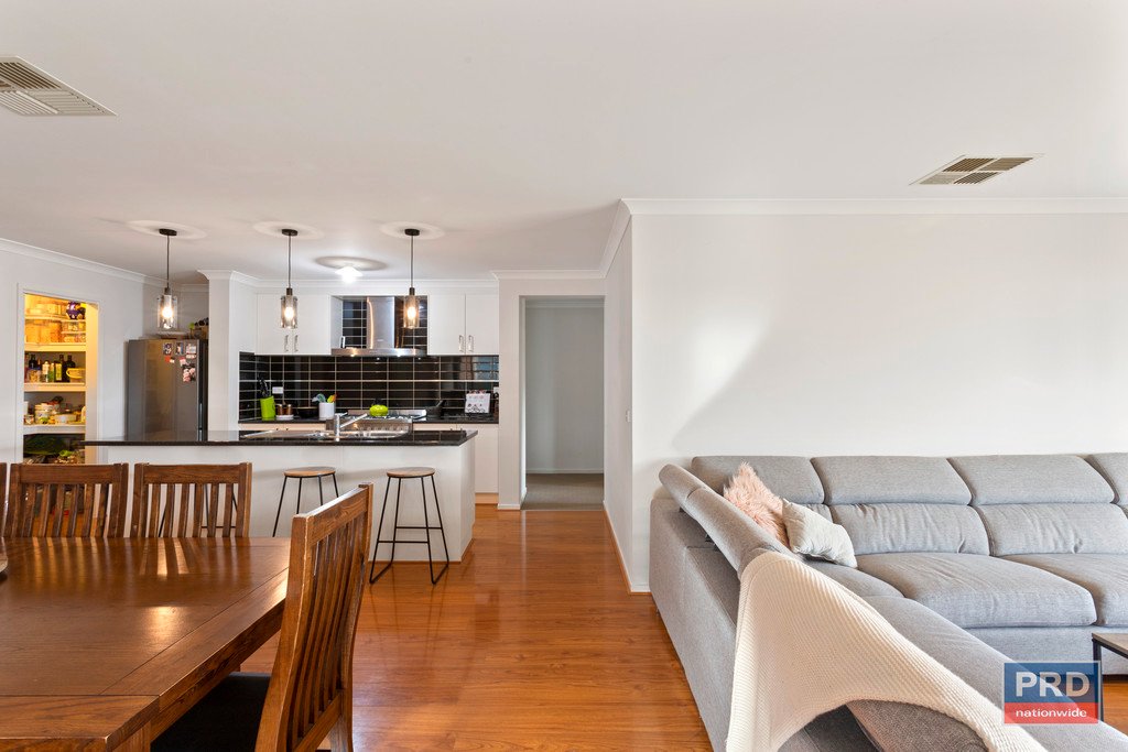 18 Caulfield Drive ASCOT 5