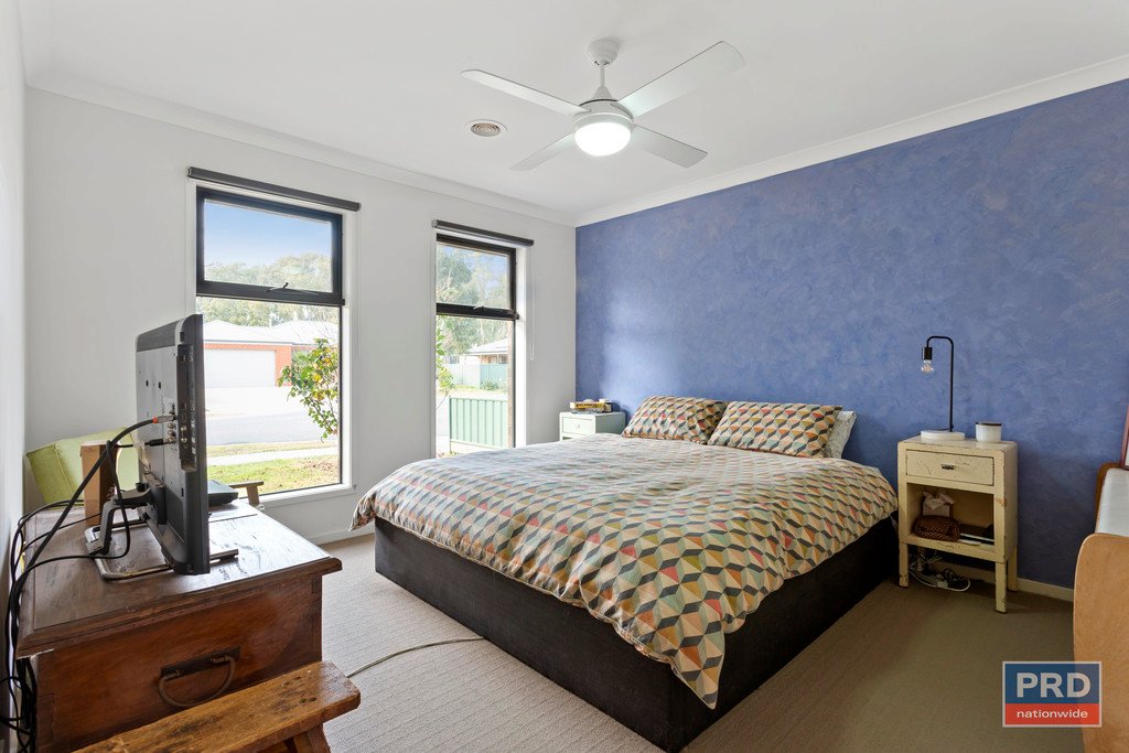 18 Caulfield Drive ASCOT 9