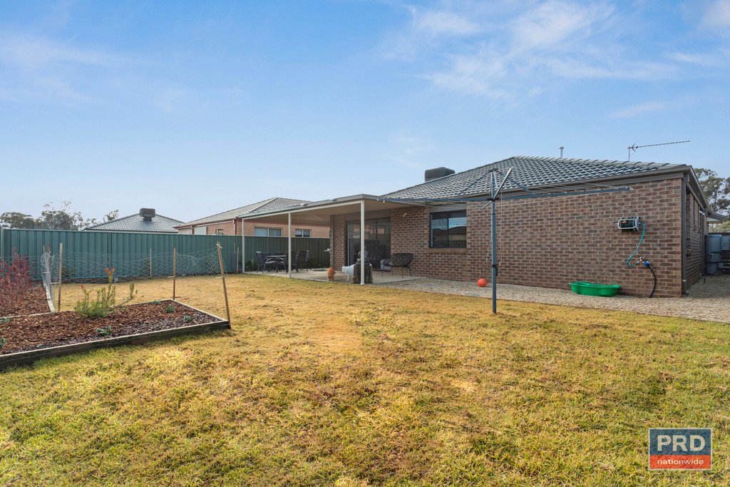 18 Caulfield Drive ASCOT 17