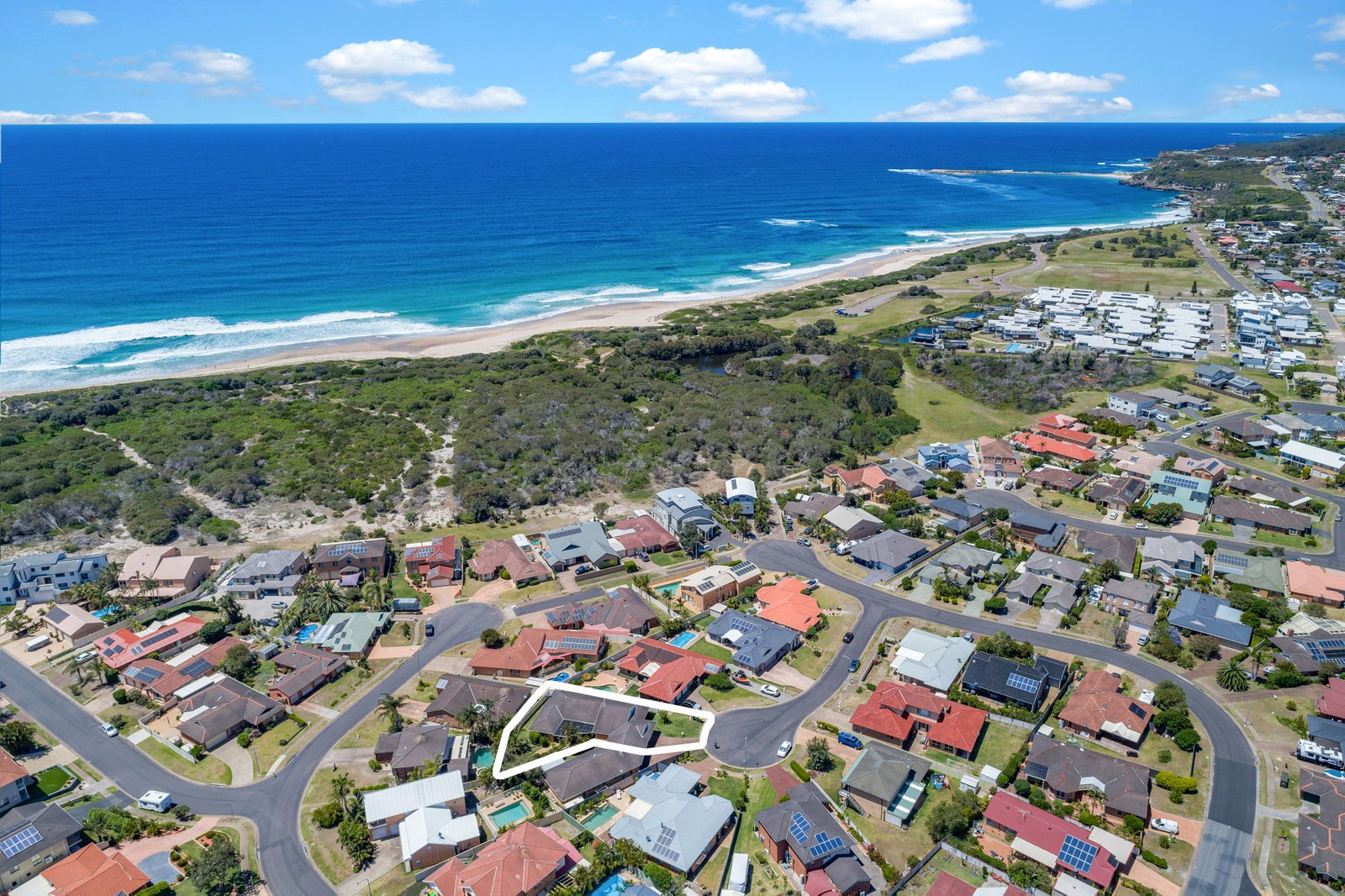1/8 Caves Court, Caves Beach NSW 2281