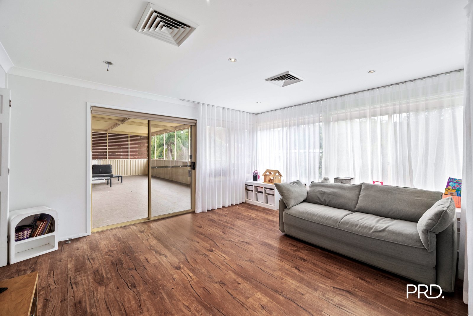 18 Chaucer Place WINMALEE 11