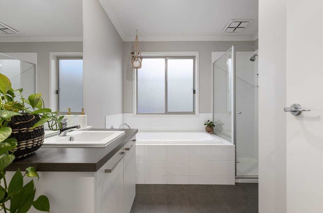 18 Chiara Court BROWN HILL 9