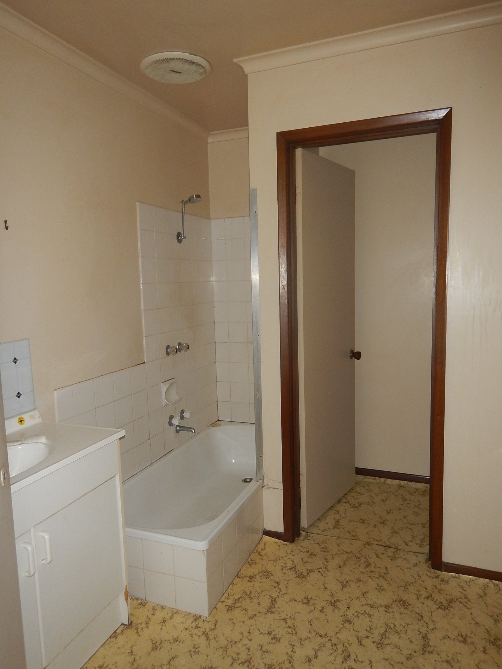 1/8 Christine Avenue ALFREDTON 5