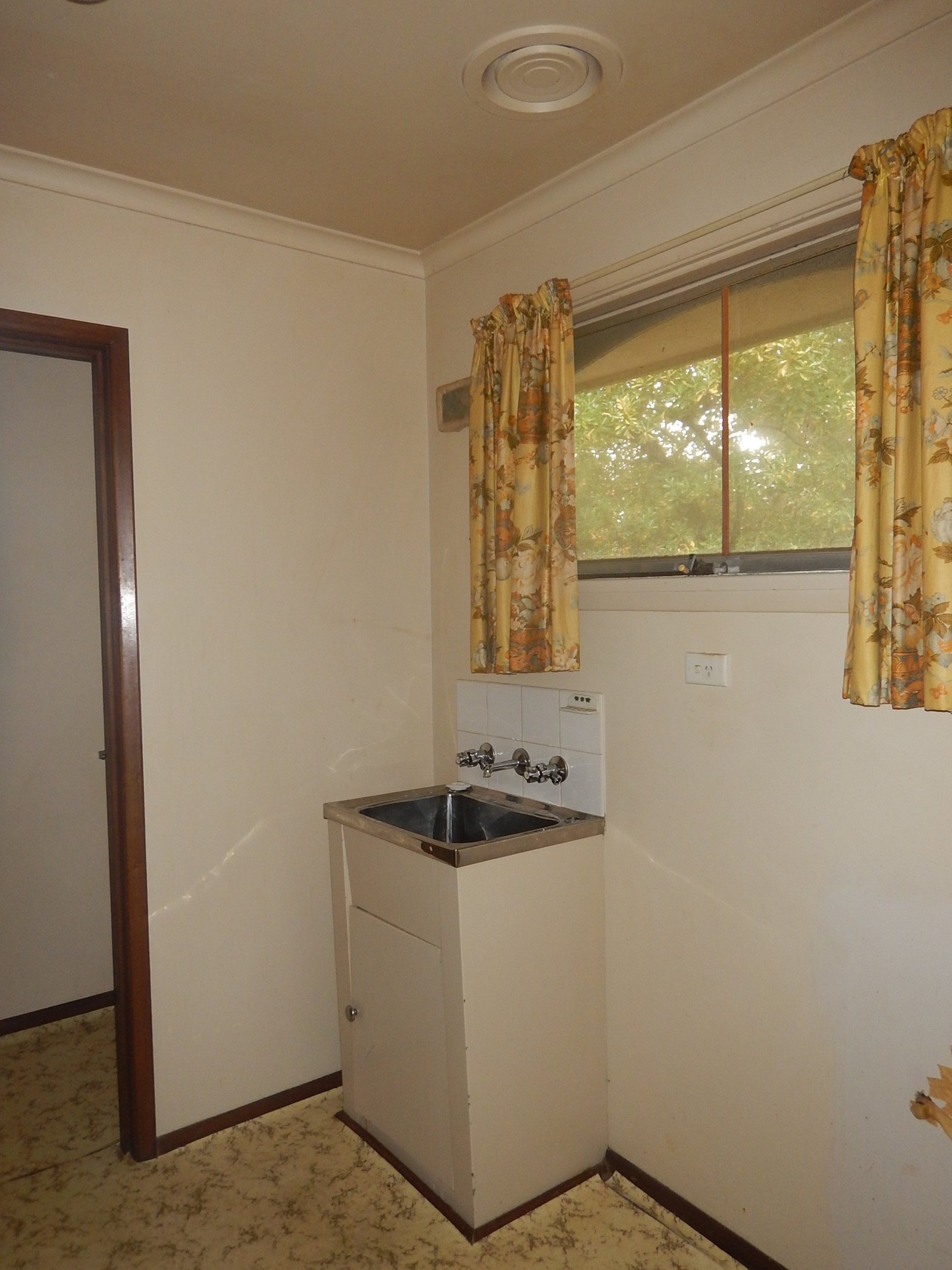 1/8 Christine Avenue ALFREDTON 7