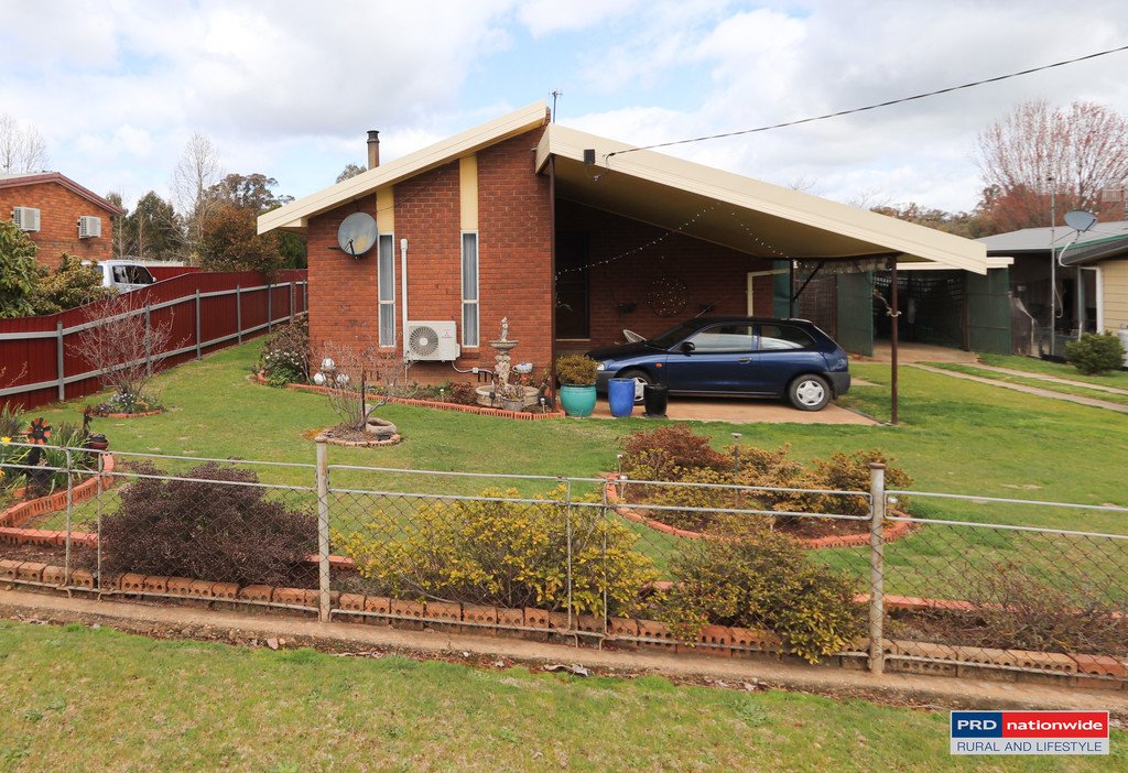 18 Clara Street TUMBARUMBA 1