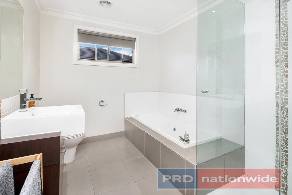 18 Collard Street NEWINGTON 11