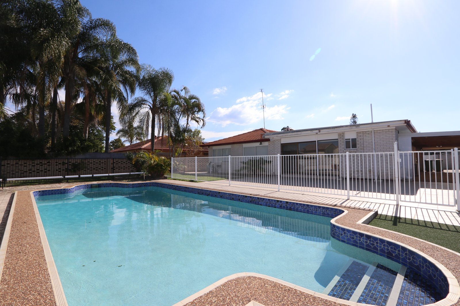 18 Collins Crescent BENOWA 3
