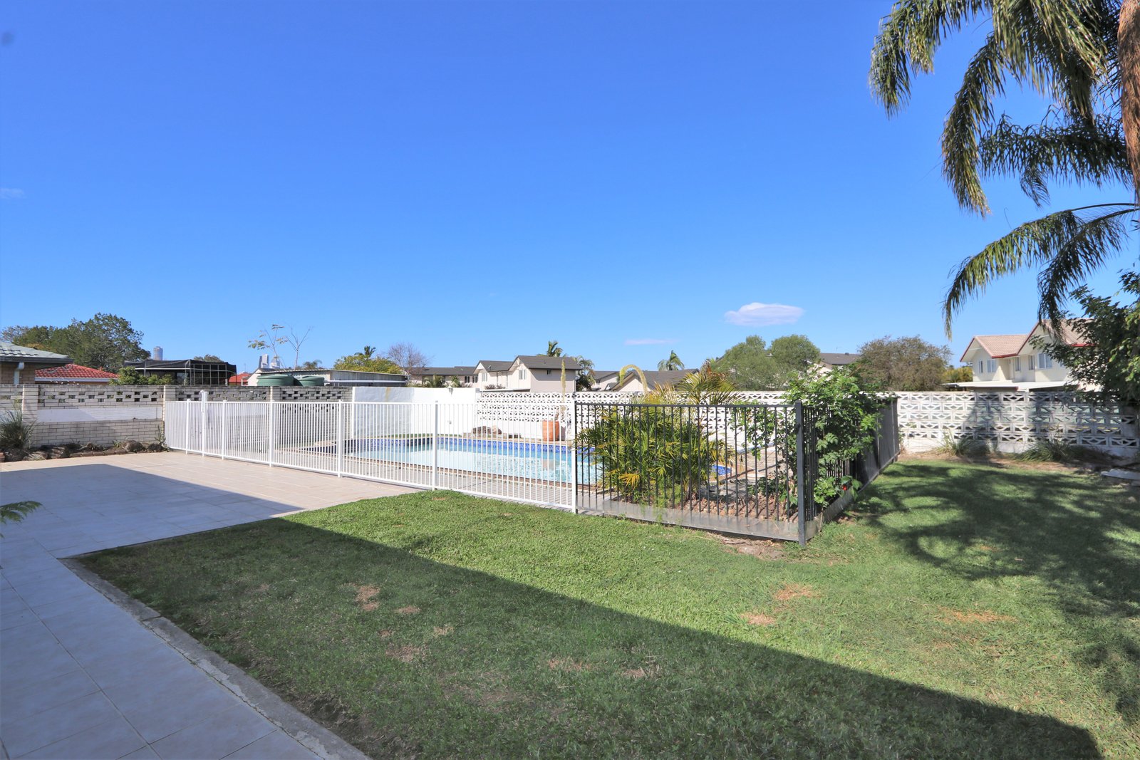 18 Collins Crescent BENOWA 4