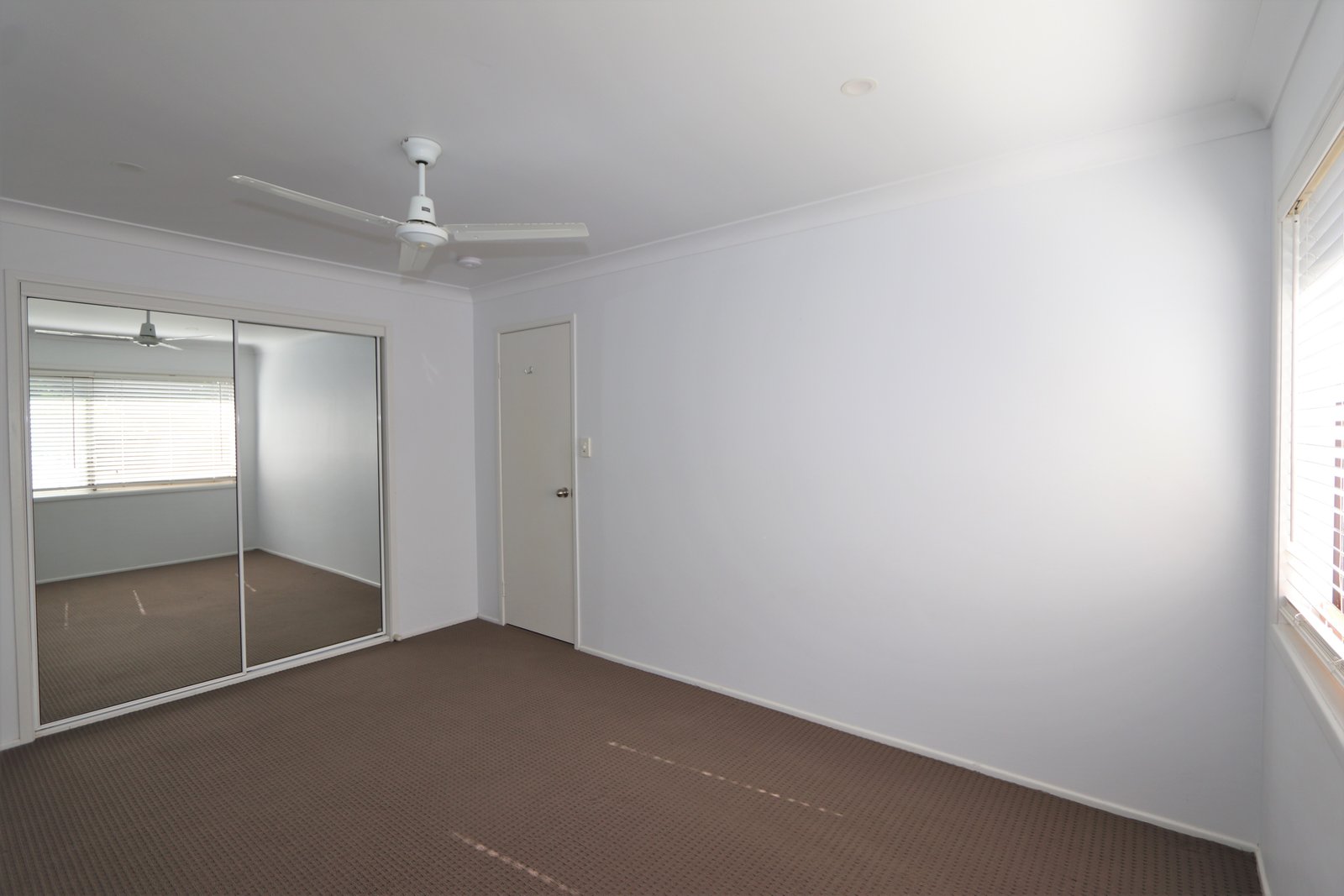 18 Collins Crescent BENOWA 15