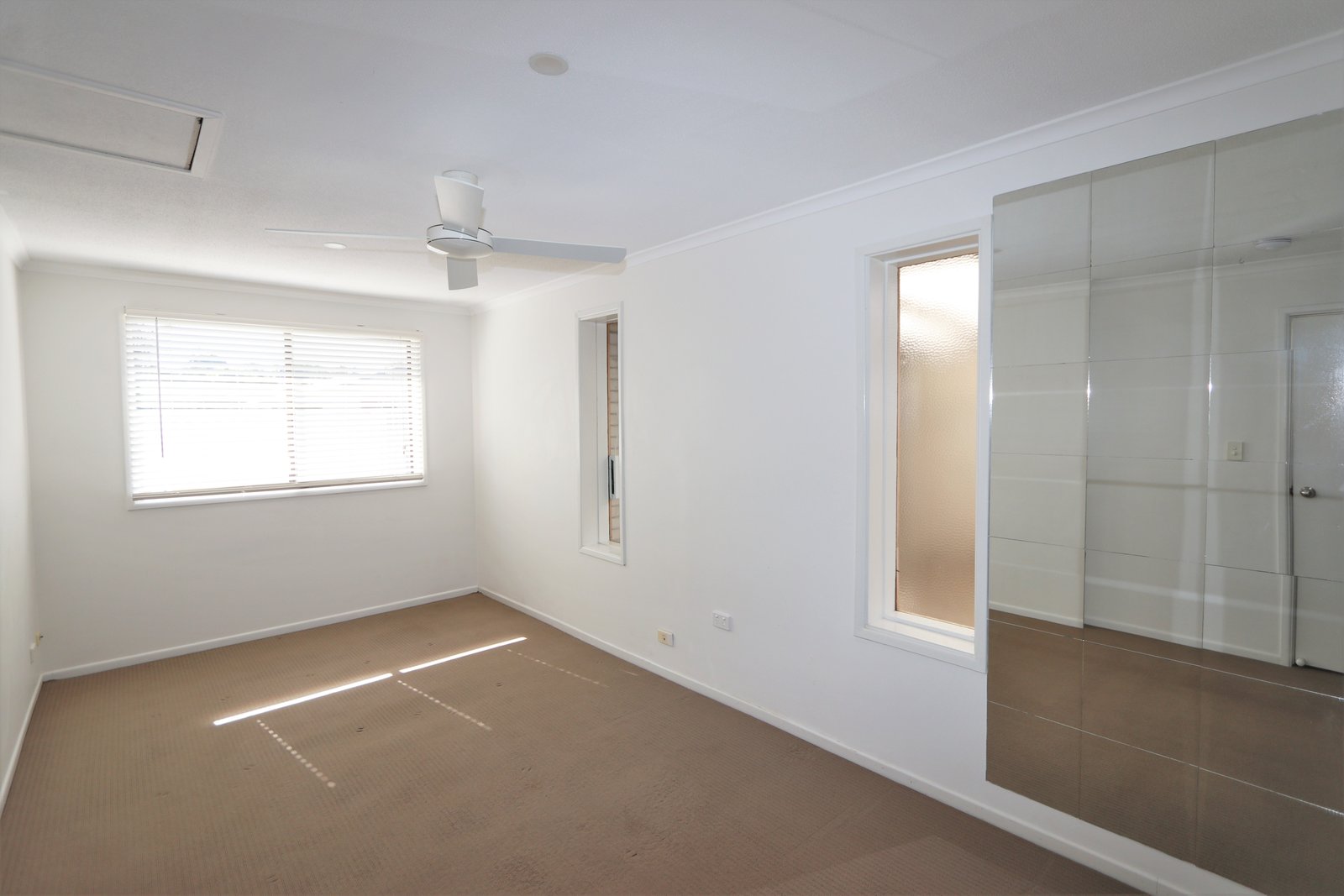 18 Collins Crescent BENOWA 18