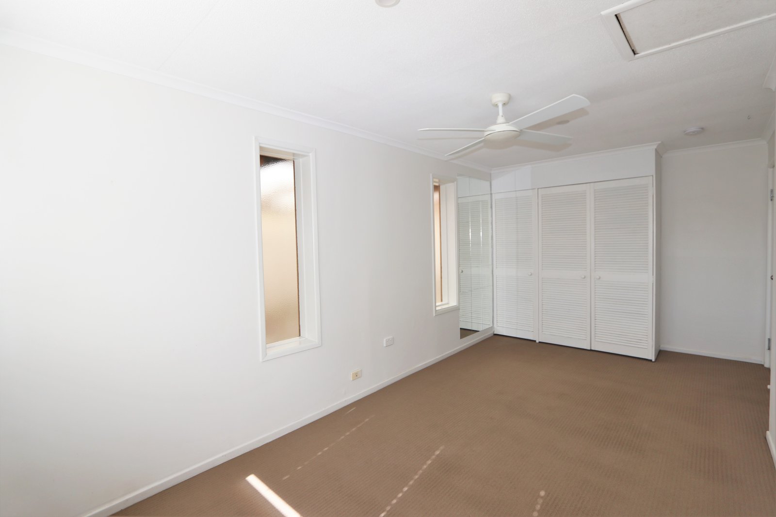 18 Collins Crescent BENOWA 19