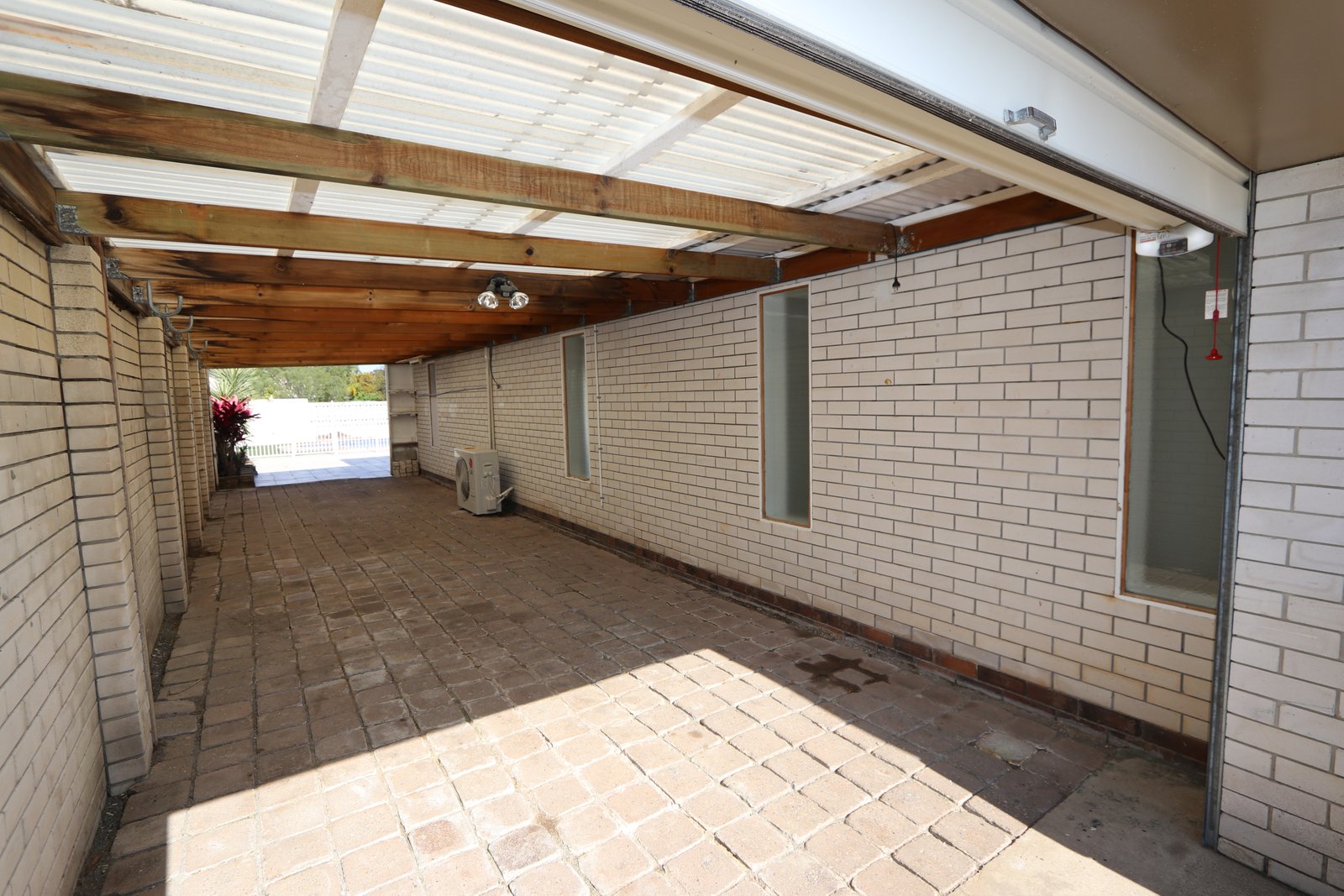 18 Collins Crescent BENOWA 22