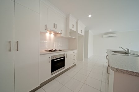 18 Companion Way CANNONVALE 3