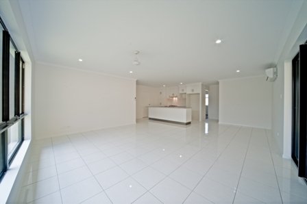 18 Companion Way CANNONVALE 4